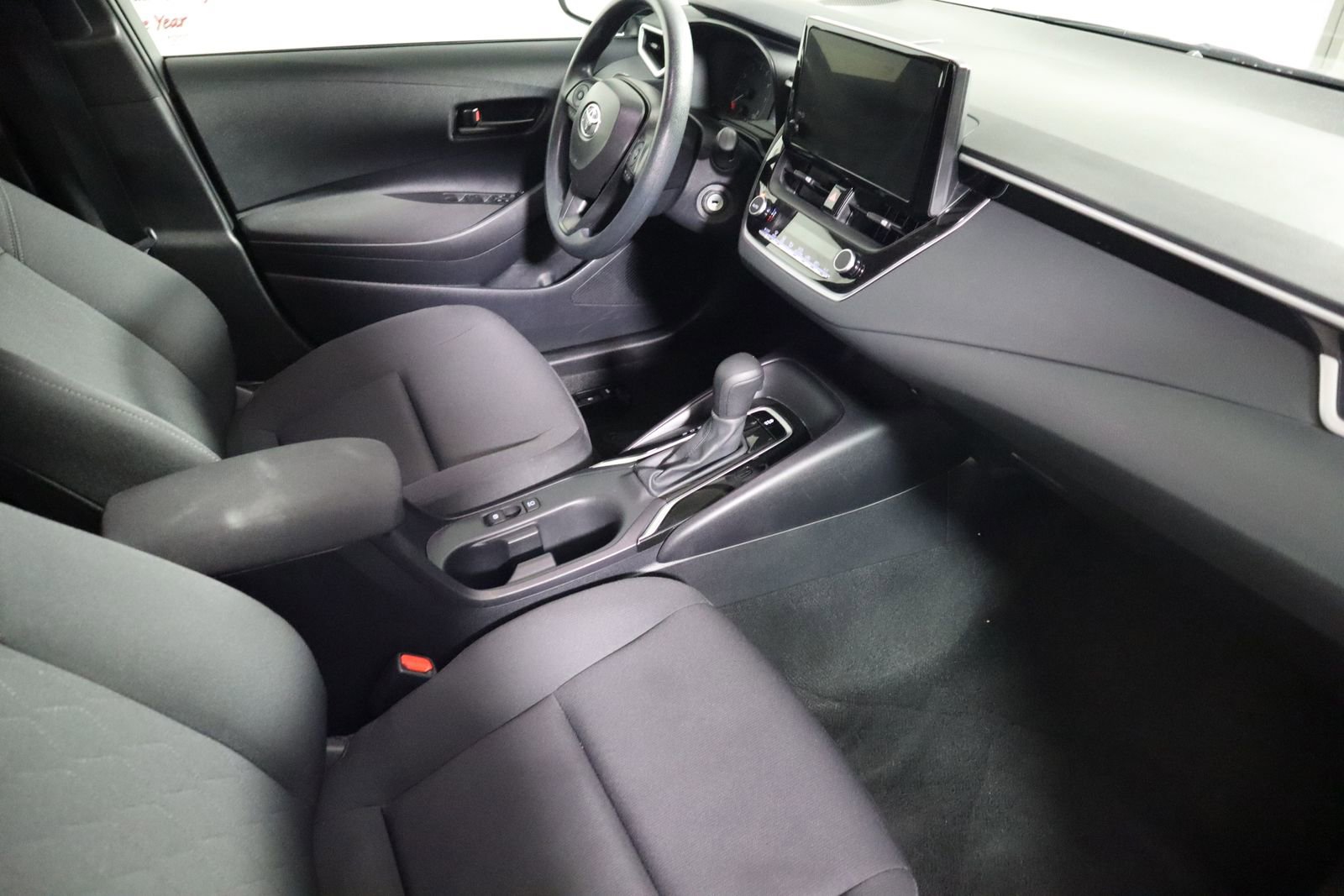 Used 2025 Toyota Corolla LE image 44