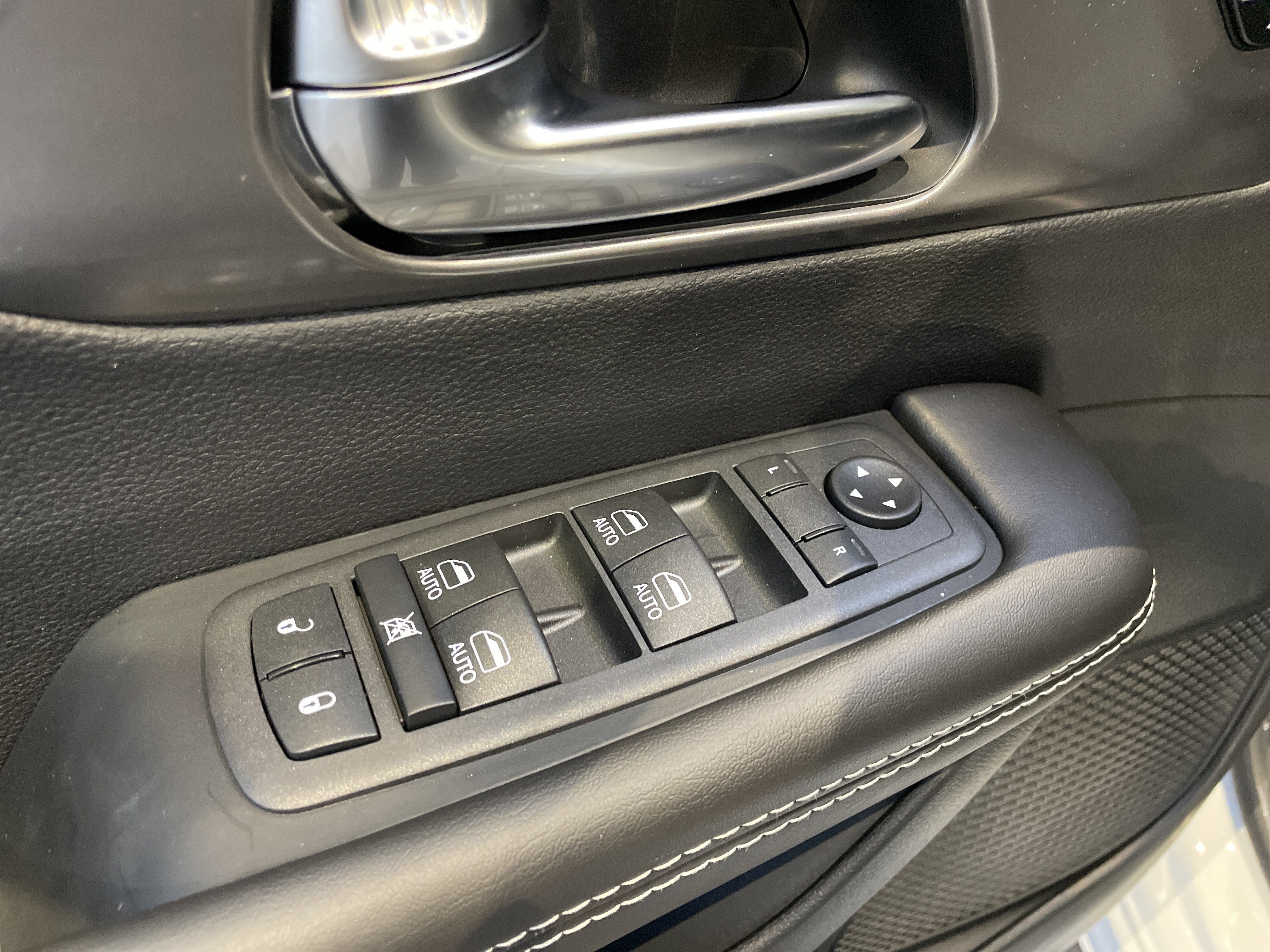 New 2026 Chrysler Pacifica Select image 15