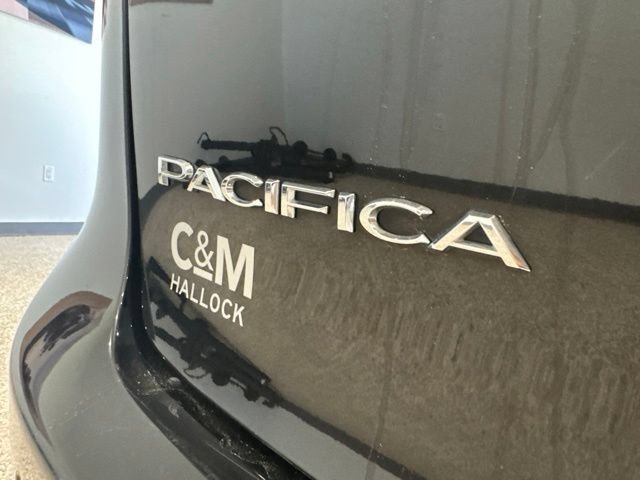Used 2024 Chrysler Pacifica Touring-L FWD image 15