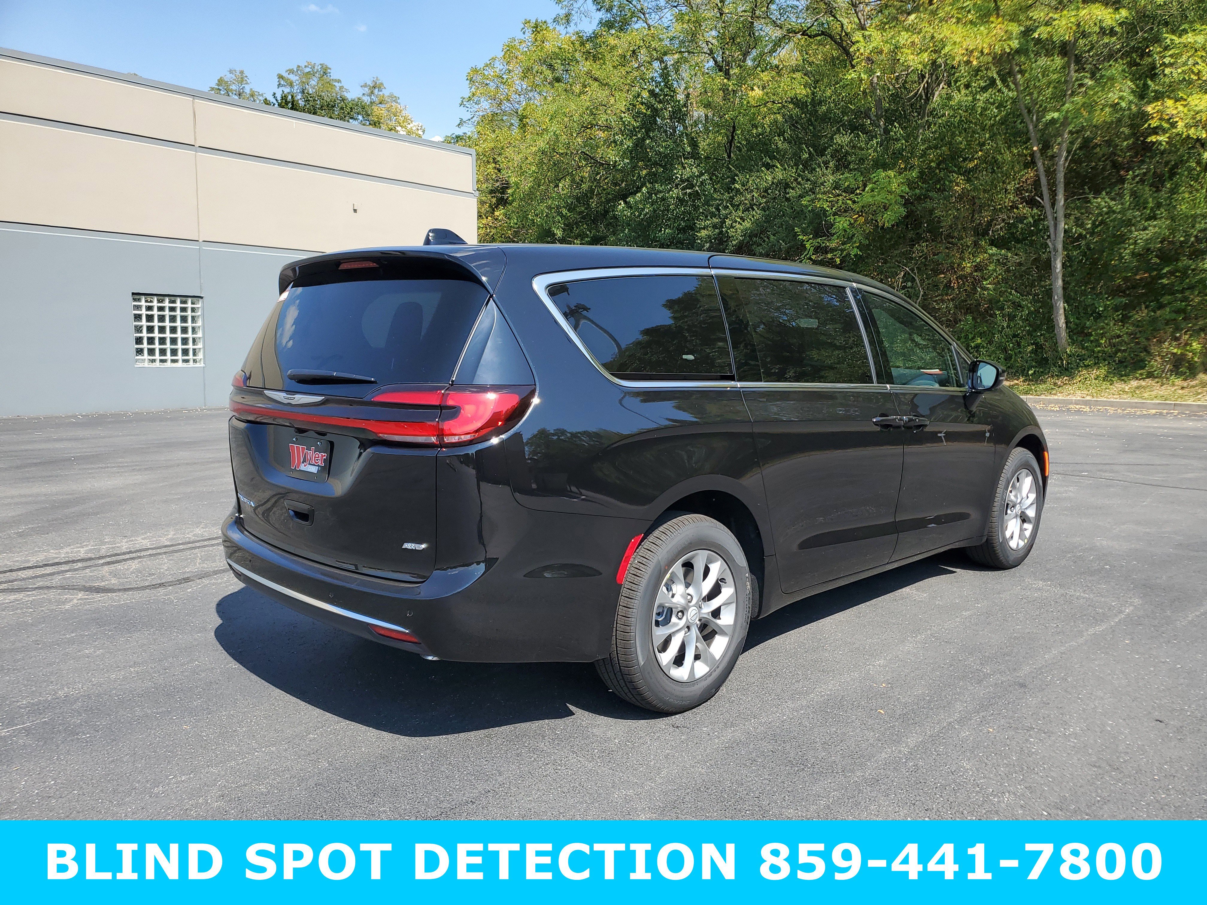 New 2026 Chrysler Pacifica Select image 4