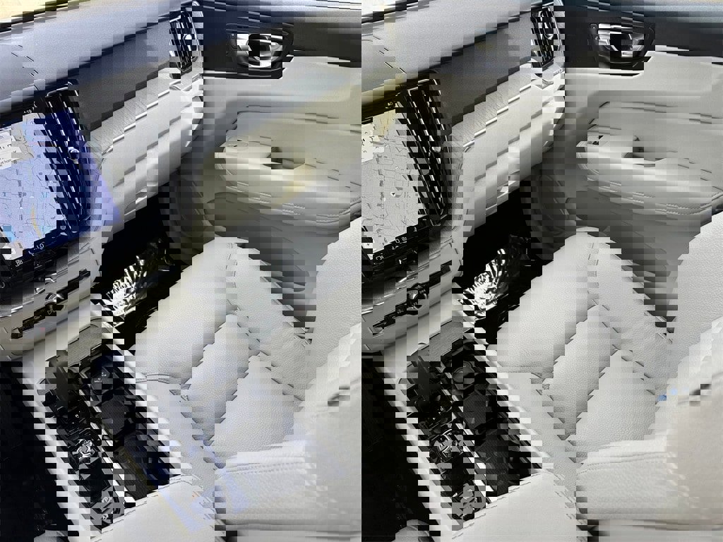 Used 2023 Volvo XC60 T8 Plus image 25