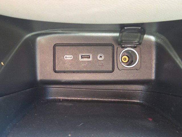 Used 2021 Chevrolet Equinox LS w/ LS Convenience Package FWD image 32