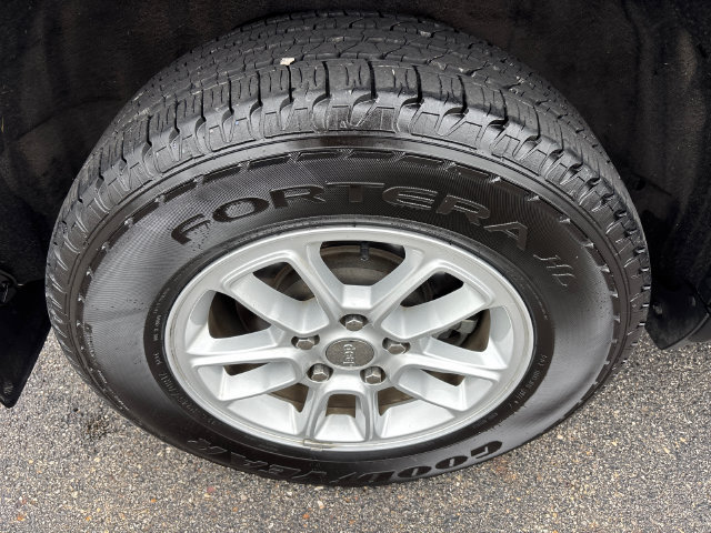 Used 2019 Jeep Grand Cherokee Laredo AWD/4WD image 10