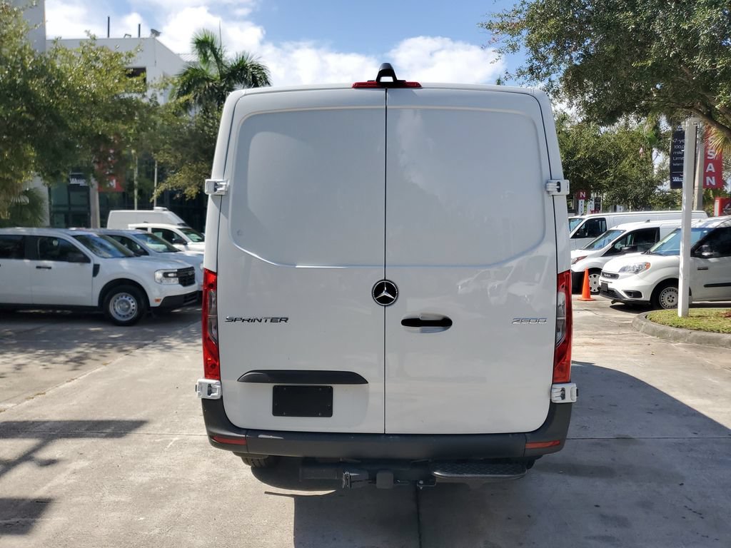 Used 2025 Mercedes-Benz Sprinter 2500 image 5