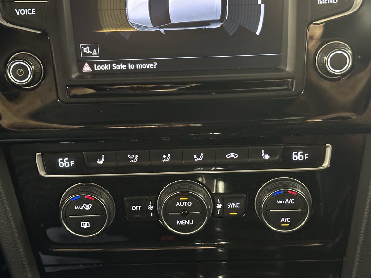 Used 2017 Volkswagen Golf R 4-Door AWD/4WD image 34