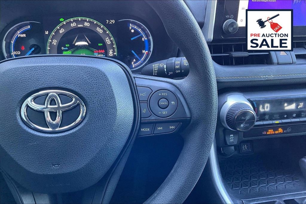 Used 2024 Toyota RAV4 XLE AWD/4WD image 19