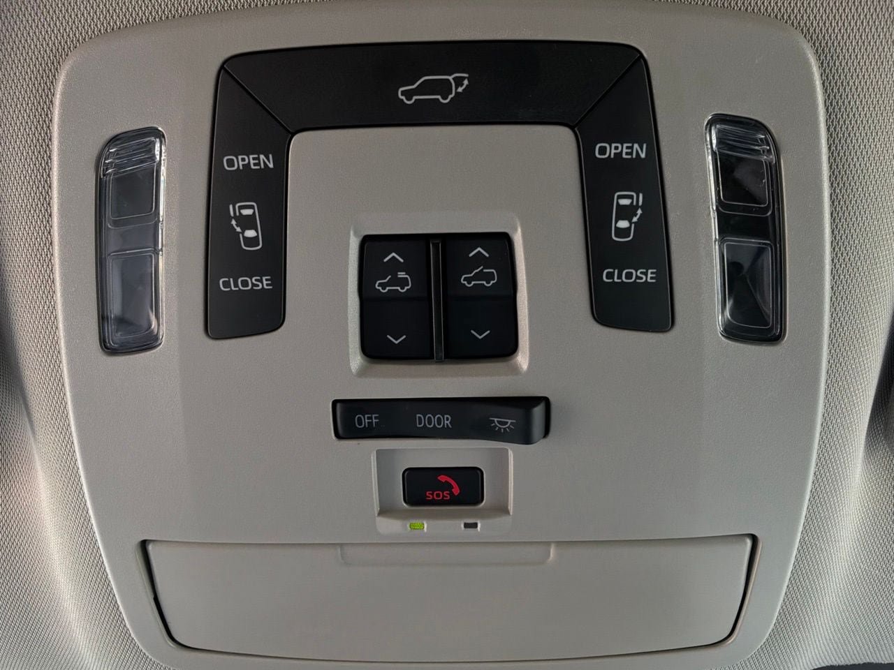 Used 2026 Toyota Sienna XLE FWD image 20