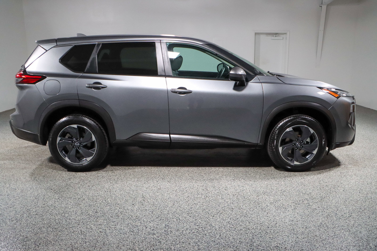 Used 2024 Nissan Rogue SV image 6