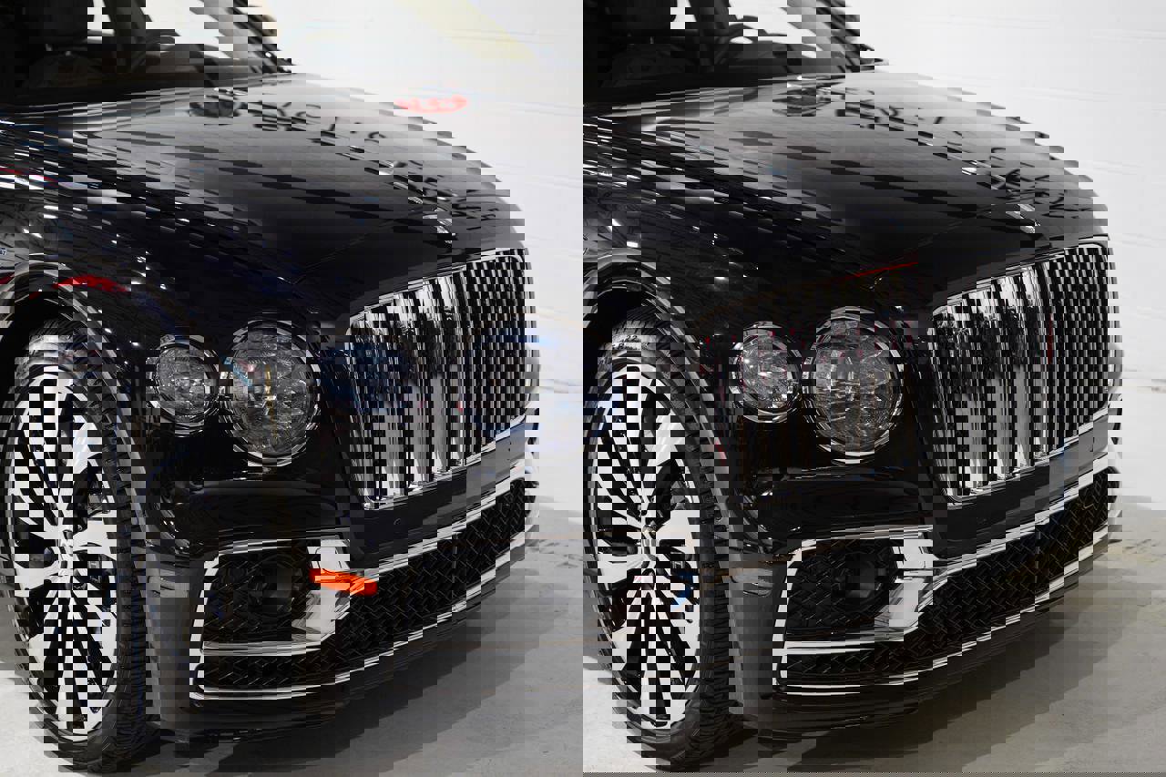Used 2022 Bentley Flying Spur V8 image 24