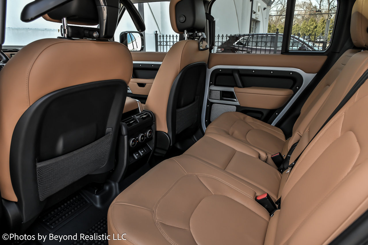 Used 2023 Land Rover Defender 130 SE image 28