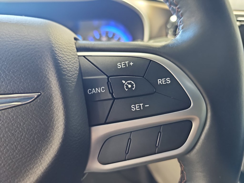 Used 2017 Chrysler Pacifica Touring-L w/ Tire & Wheel Group FWD image 19