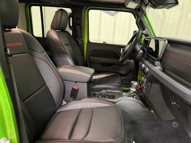 Used 2025 Jeep Wrangler Unlimited Rubicon w/ Convenience Group AWD/4WD image 25