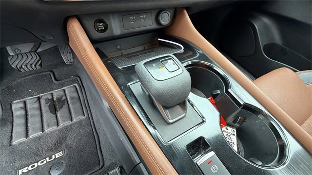 Used 2025 Nissan Rogue Platinum w/ Tech Package image 24