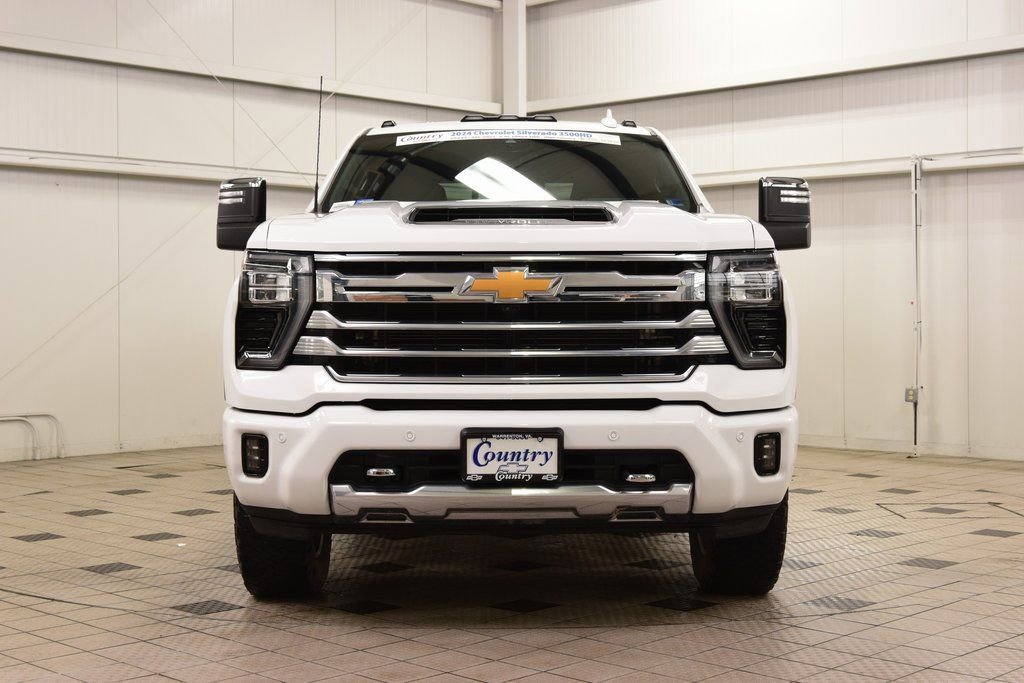 Used 2024 Chevrolet Silverado 3500 High Country w/ Technology Package AWD/4WD image 2