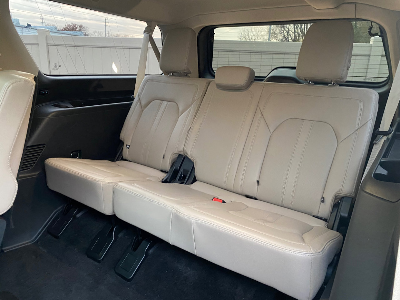 Used 2022 Ford Expedition Max Limited image 17