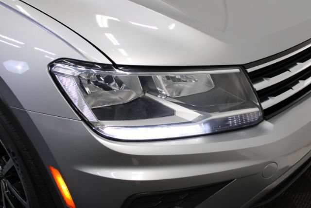 Used 2021 Volkswagen Tiguan SE w/ Panoramic Sunroof Package FWD image 27