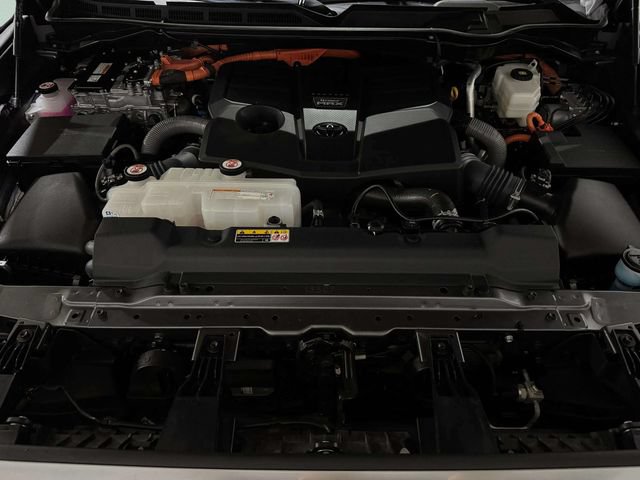 Used 2024 Toyota Tundra Limited AWD/4WD image 30