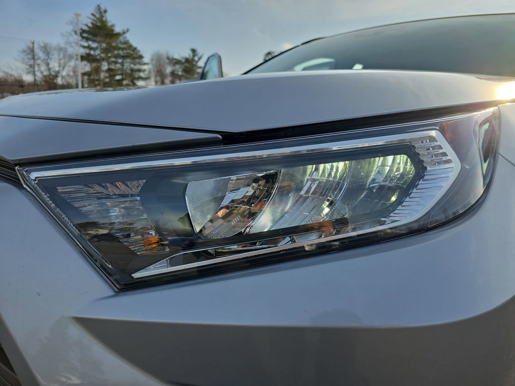 Used 2021 Toyota RAV4 XLE image 33