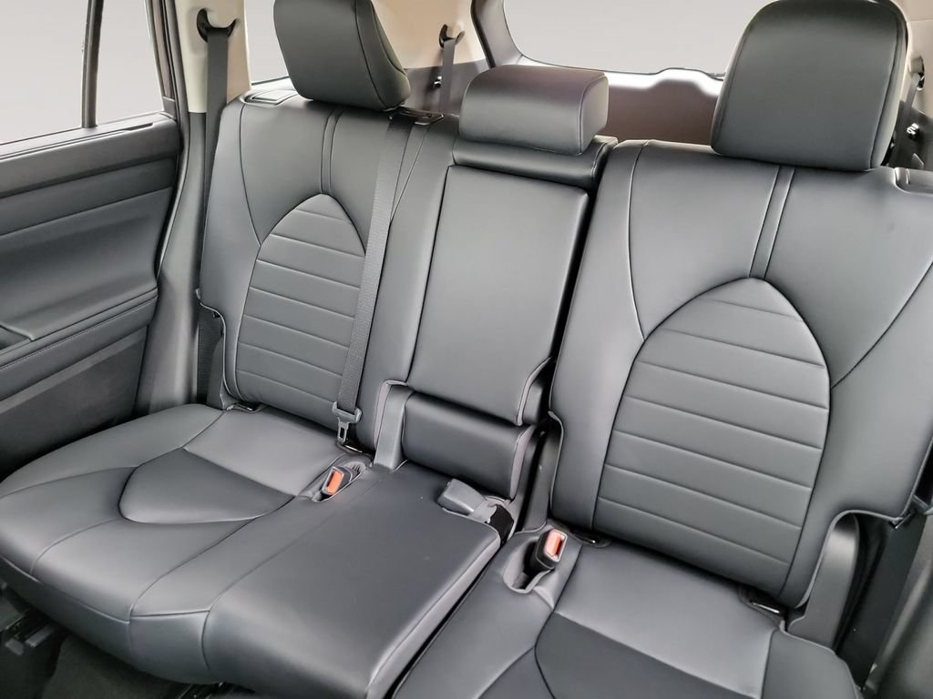 New 2023 Toyota Highlander XLE AWD/4WD image 13