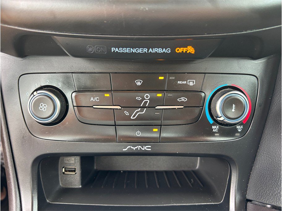 Used 2017 Ford Focus SE FWD image 22
