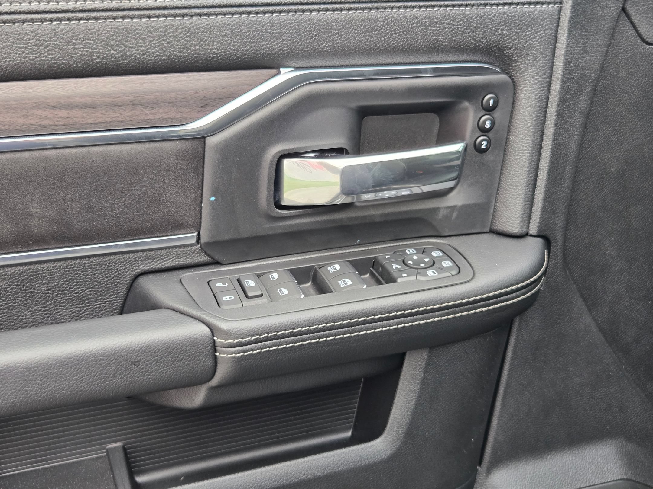 New 2026 RAM 2500 Laramie w/ Night Edition AWD/4WD image 18