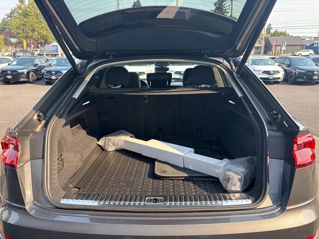 Used 2019 Audi Q8 Premium Plus AWD/4WD image 8