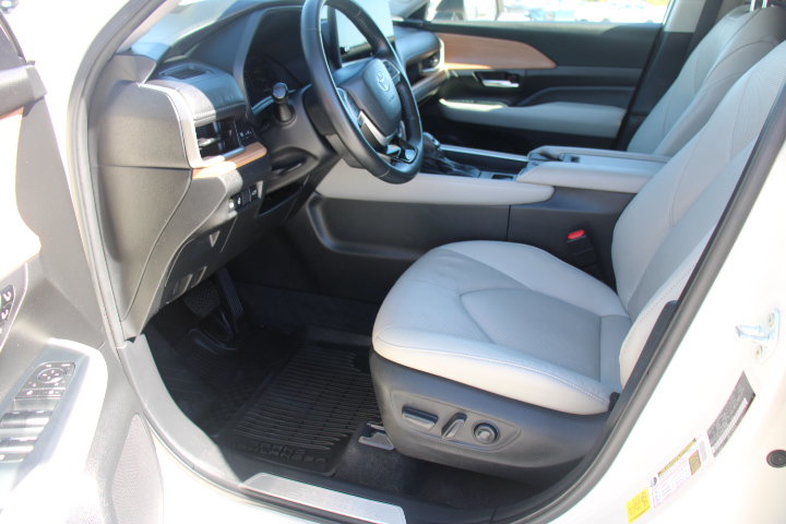 Certified 2024 Toyota Grand Highlander AWD image 11
