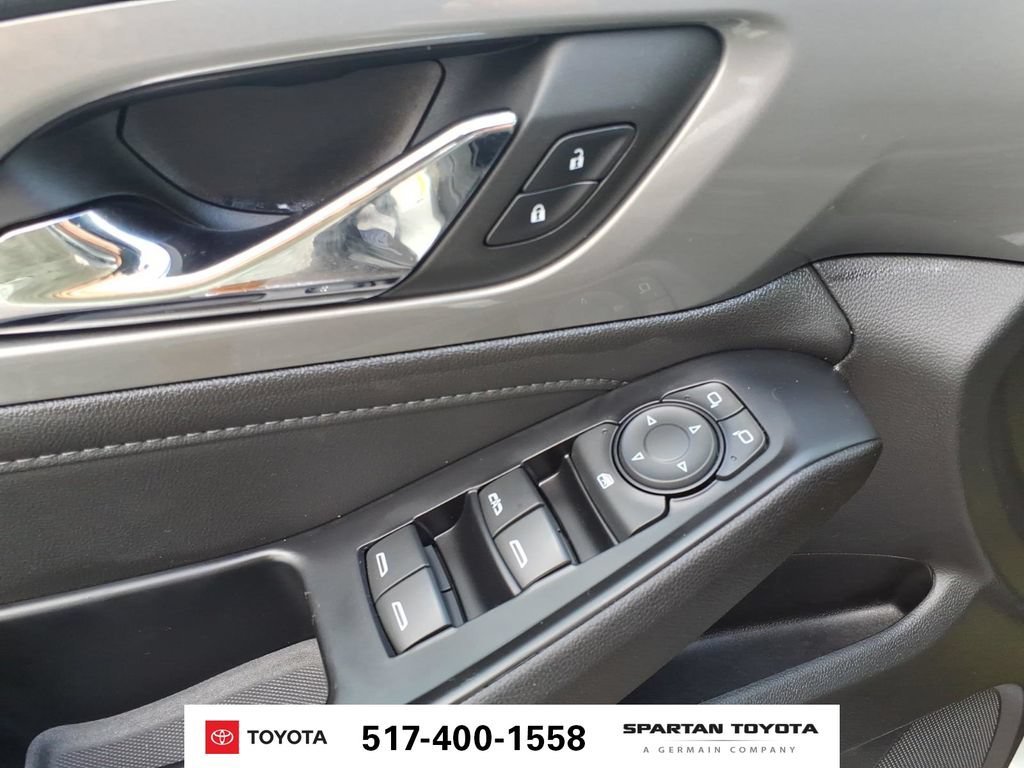 Used 2023 Chevrolet Traverse LT AWD/4WD image 16