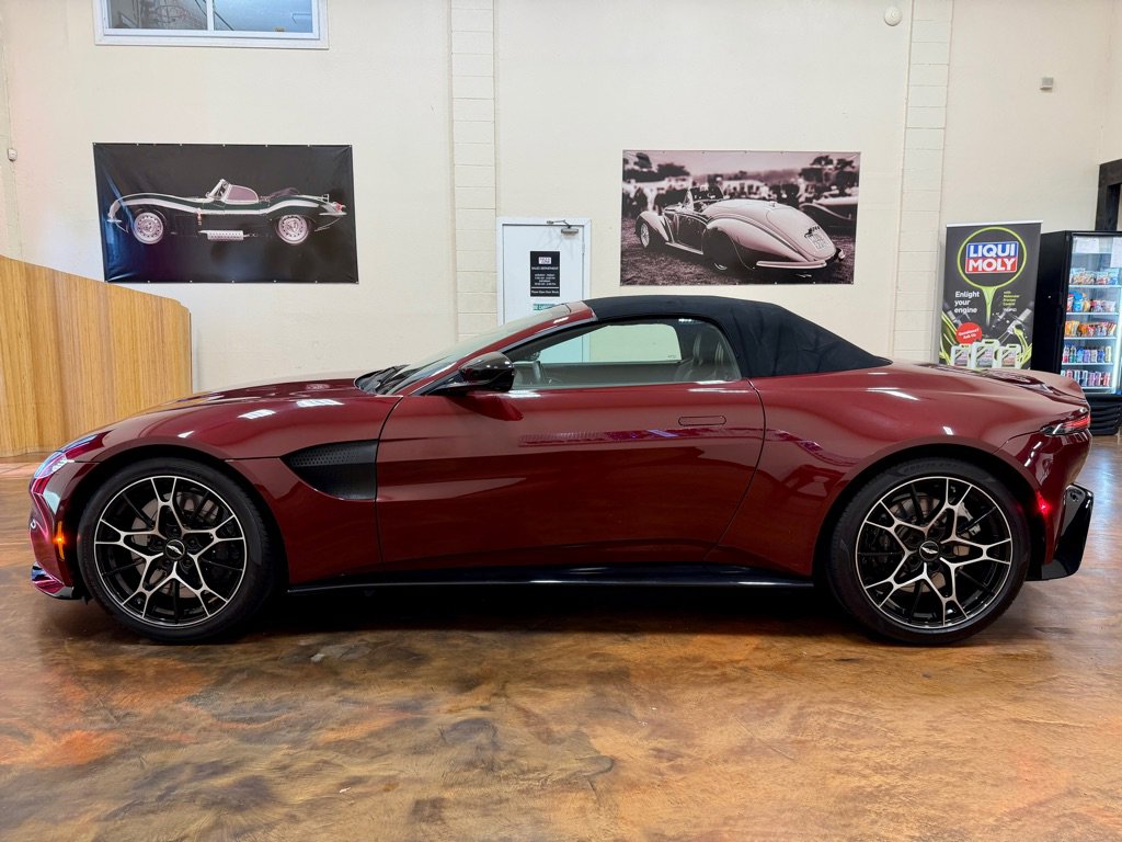 Used 2021 Aston Martin V8 Vantage Roadster image 14