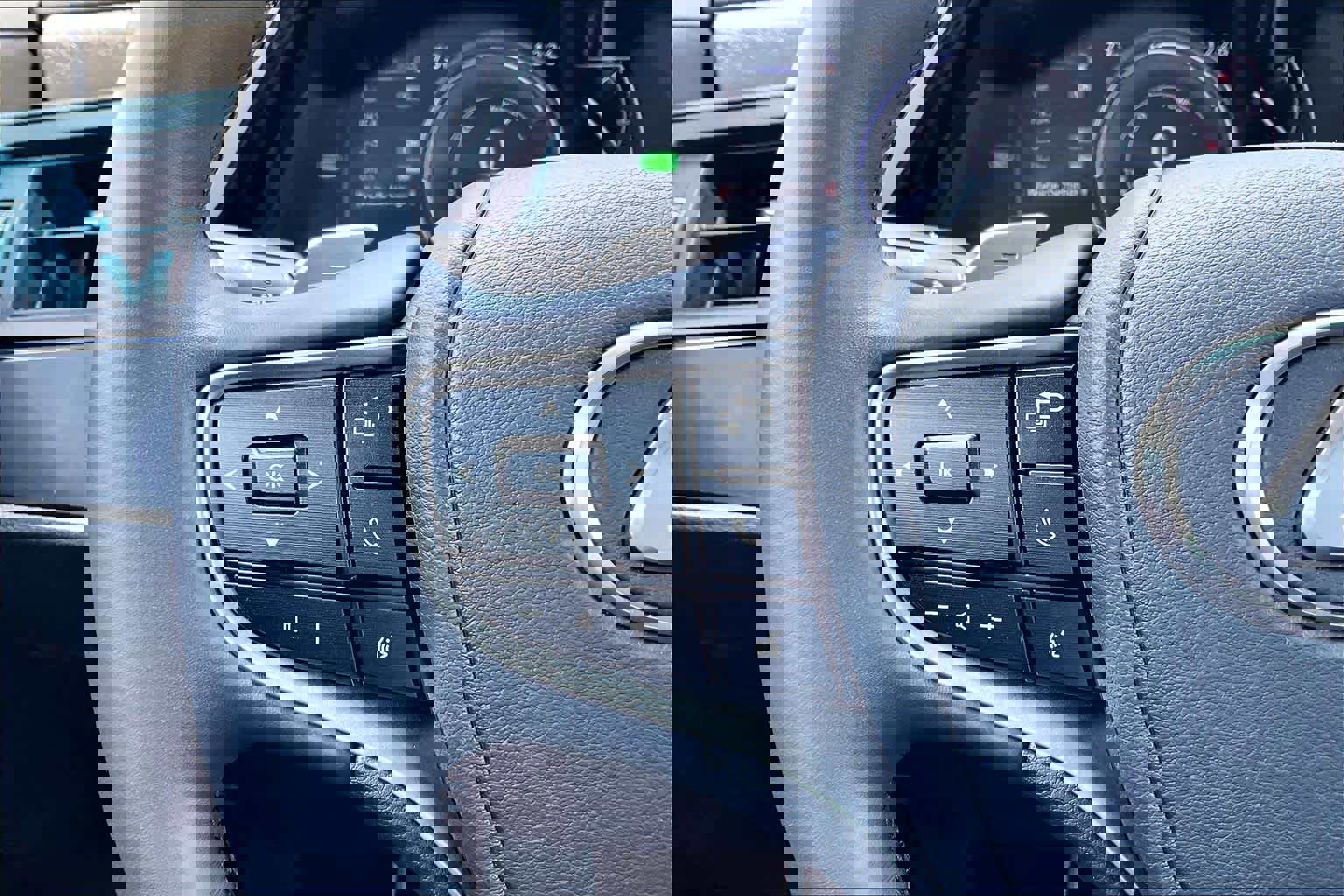 Used 2025 Lexus ES 300h F Sport w/ Accessory Package (Z1) image 24