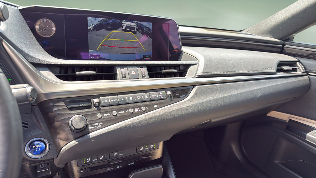 Used 2020 Lexus ES 300h w/ Premium Package FWD image 30