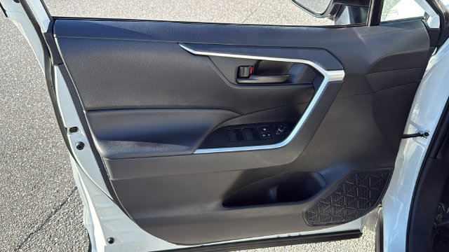 Used 2025 Toyota RAV4 LE FWD image 17