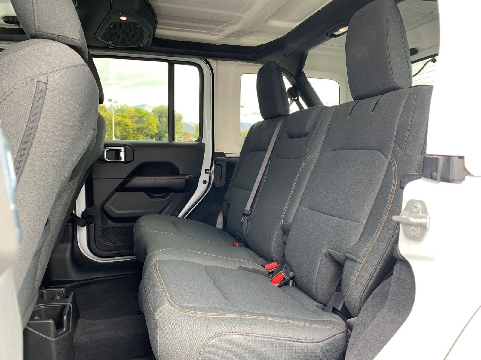 Used 2025 Jeep Wrangler Sahara image 24