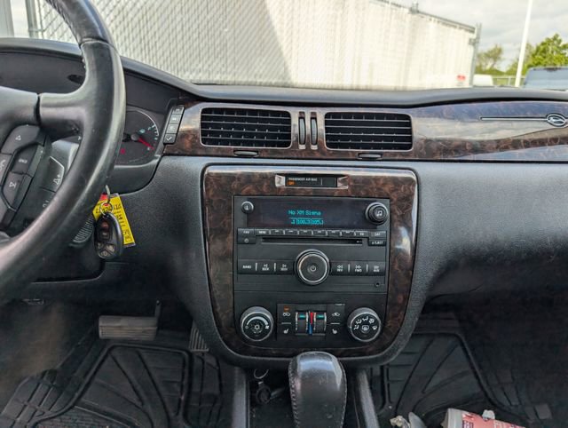 Used 2013 Chevrolet Impala LTZ FWD image 3