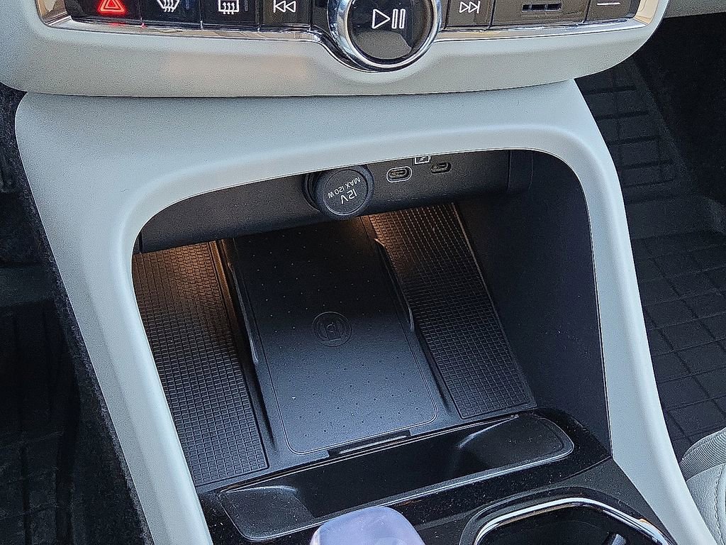 New 2026 Volvo XC40 B5 Plus w/ Protection Package Premier AWD/4WD image 29