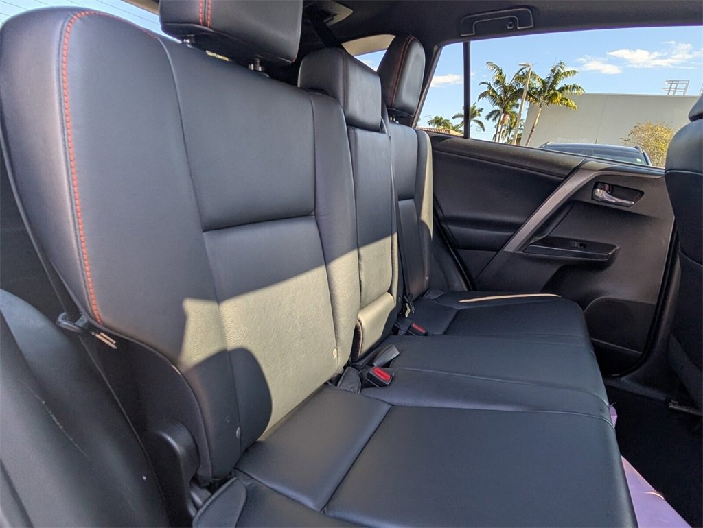 Used 2016 Toyota RAV4 SE image 17