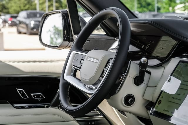 New 2026 Land Rover Range Rover Long Wheelbase SE AWD/4WD image 17