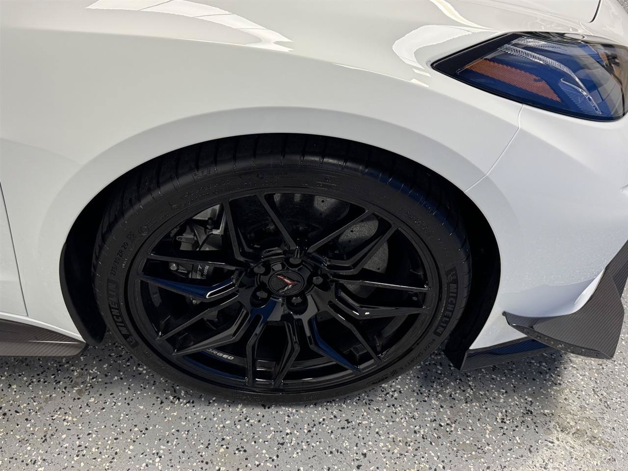 Used 2024 Chevrolet Corvette Z06 w/ Z07 Performance Package RWD image 28
