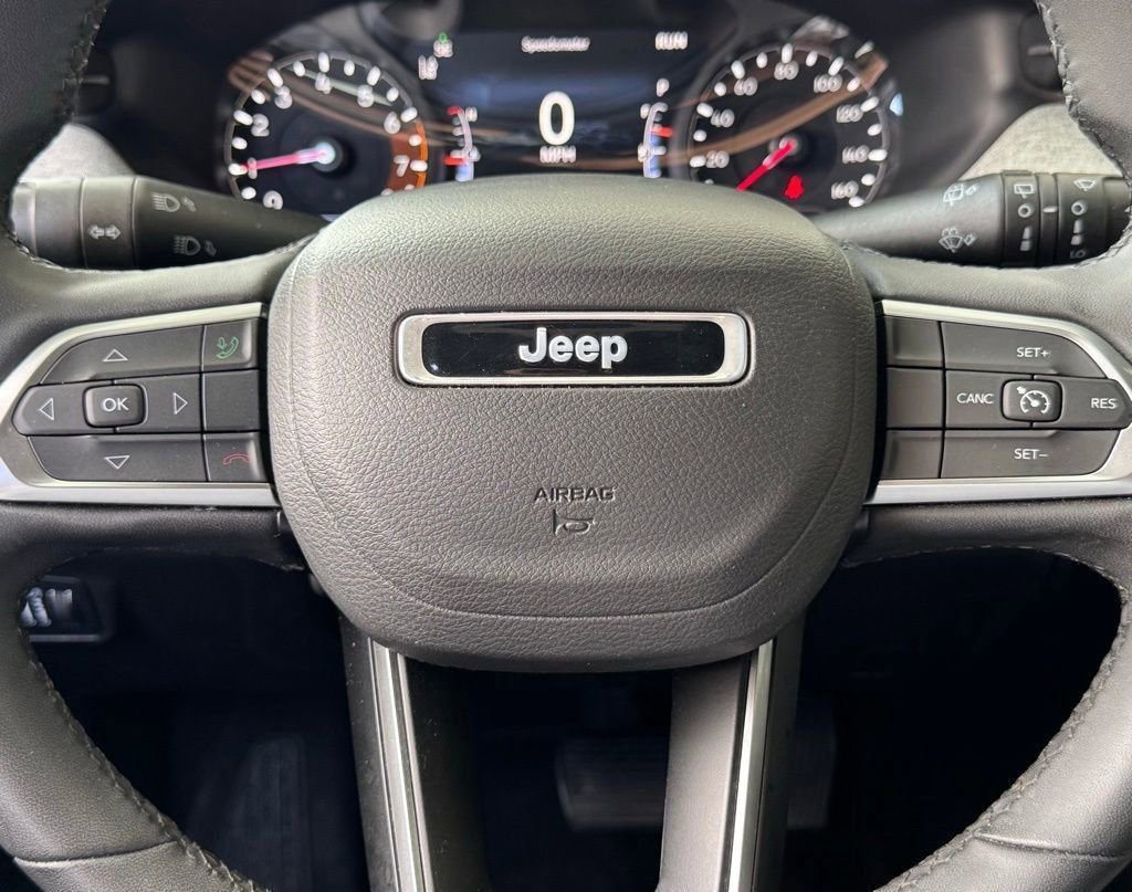 Used 2024 Jeep Compass Latitude image 6