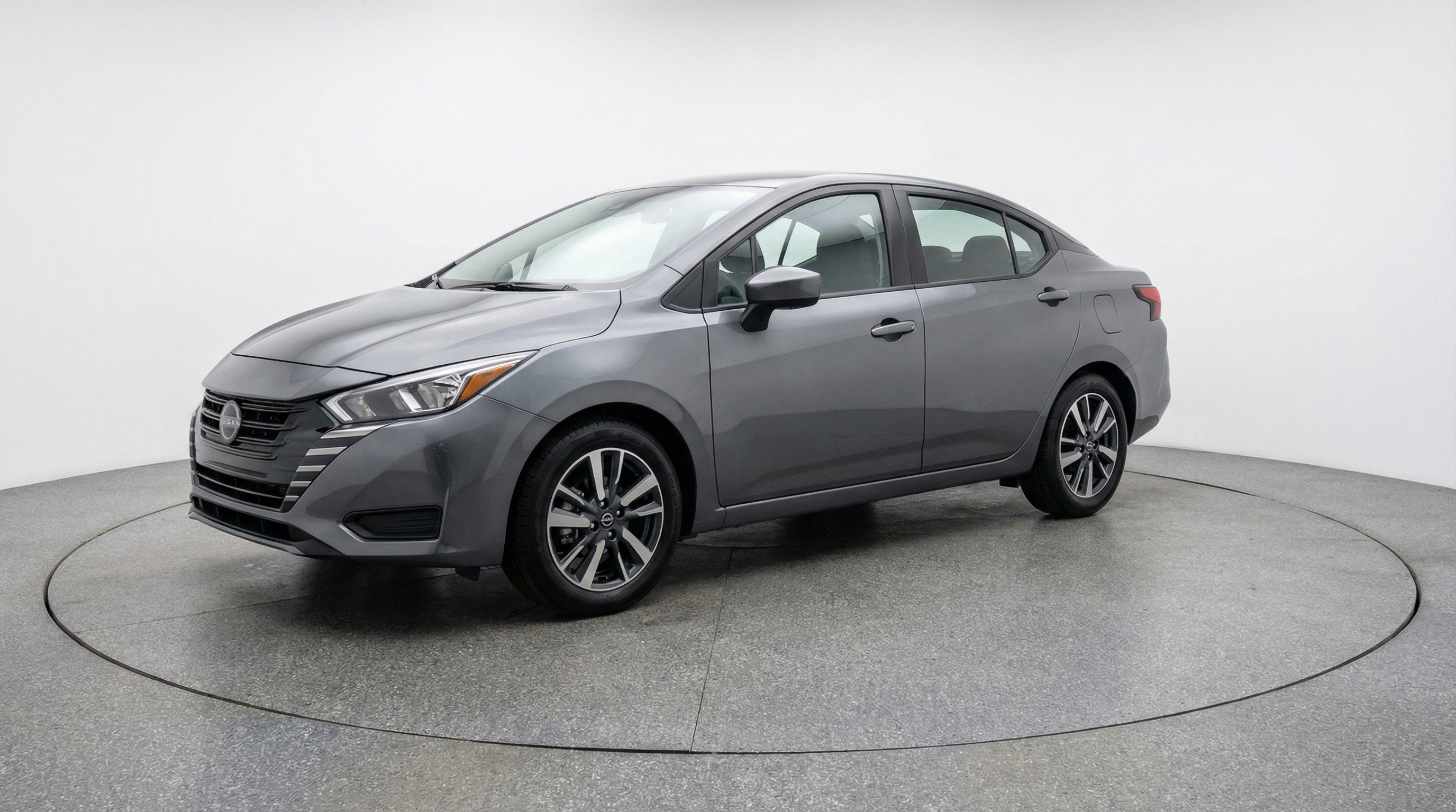 Used 2025 Nissan Versa SV image 3