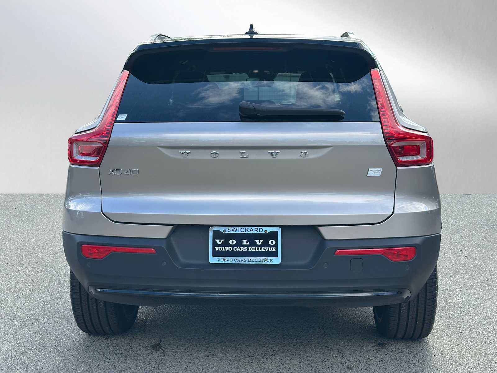 Used 2023 Volvo XC40 Recharge Ultimate image 4