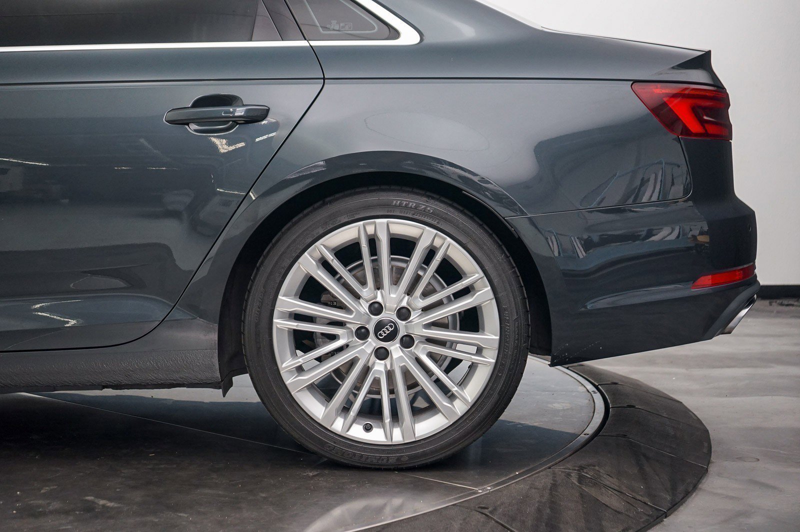 Used 2019 Audi A4 2.0T Premium Plus FWD image 10