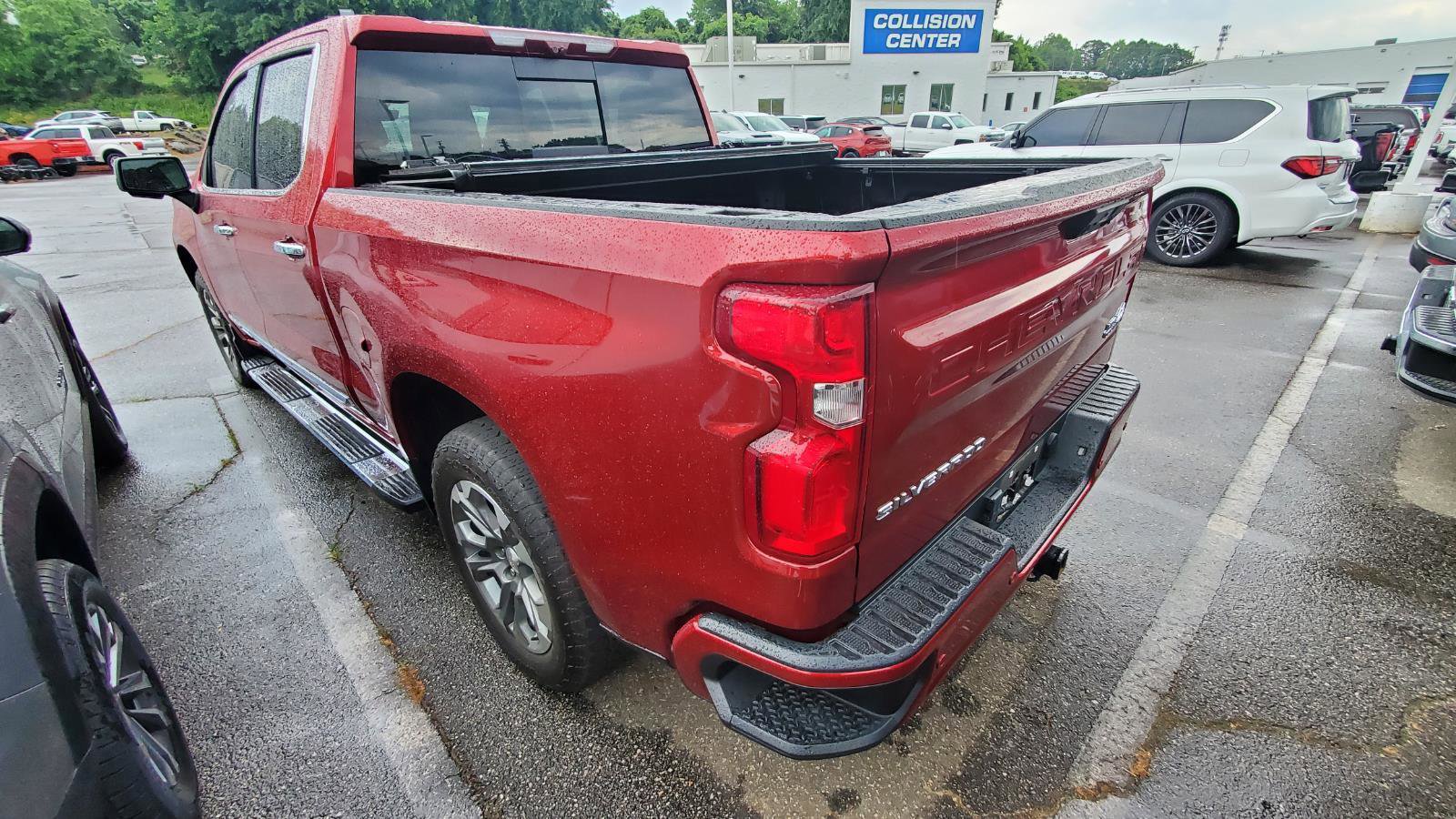 Used 2023 Chevrolet Silverado 1500 High Country w/ Technology Package AWD/4WD image 8