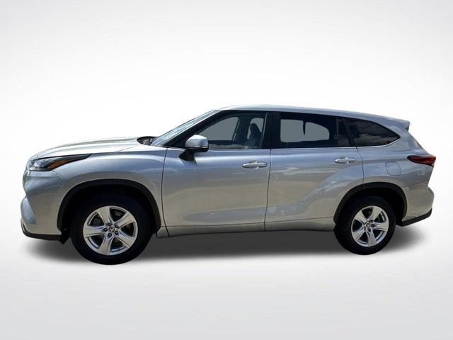 Used 2023 Toyota Highlander LE FWD image 6