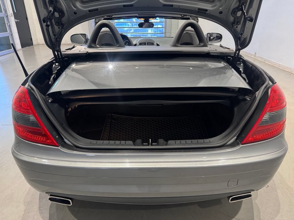 Used 2010 Mercedes-Benz SLK 300 image 26