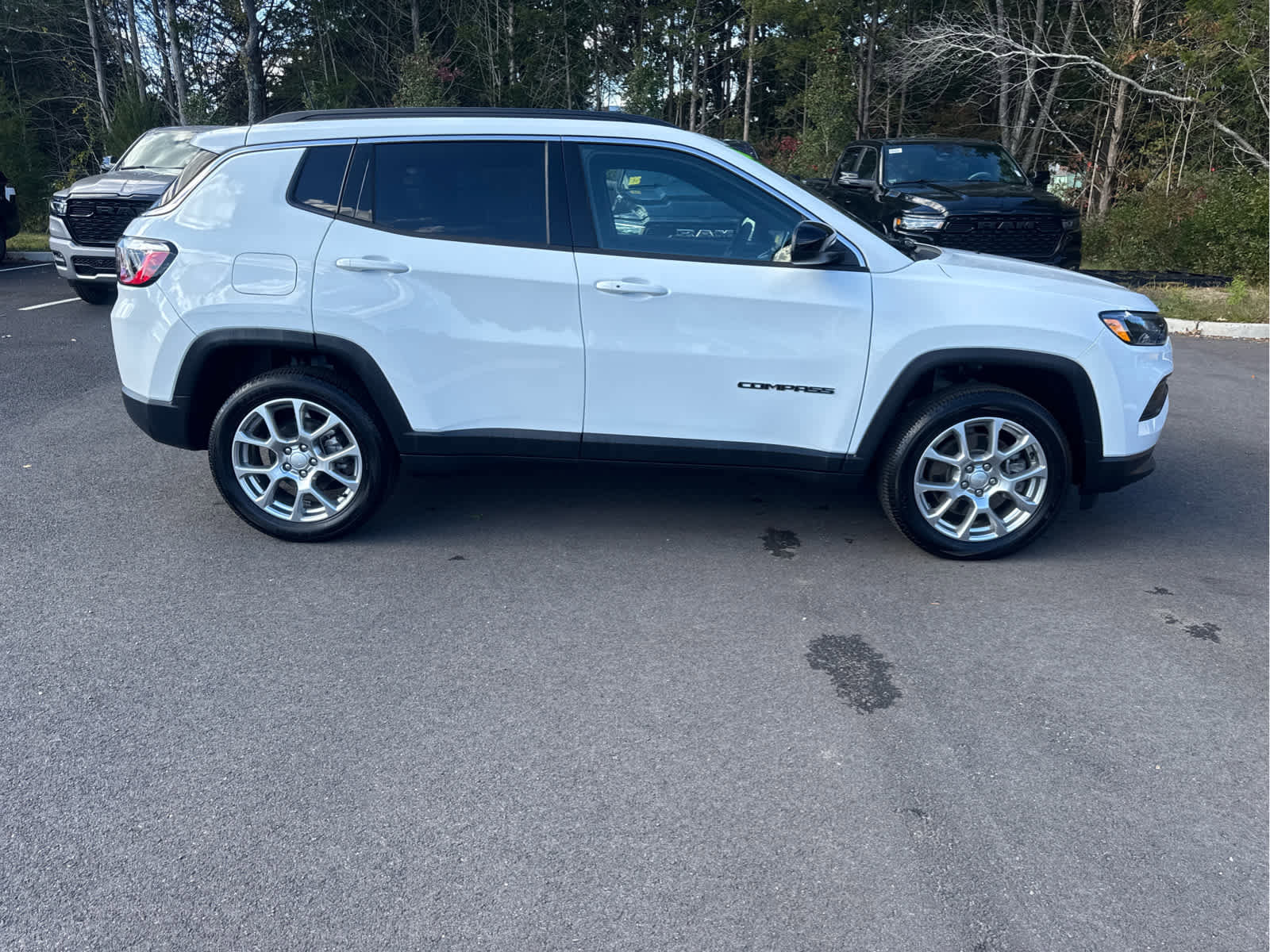 Certified 2024 Jeep Compass Latitude image 10