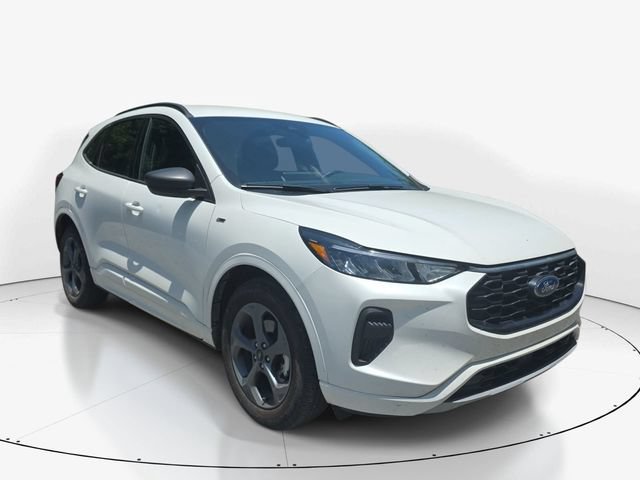 Used 2024 Ford Escape ST-Line w/ Tech Pack #1 FWD image 3