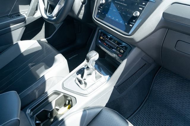 Certified 2023 Volkswagen Tiguan SE FWD image 44