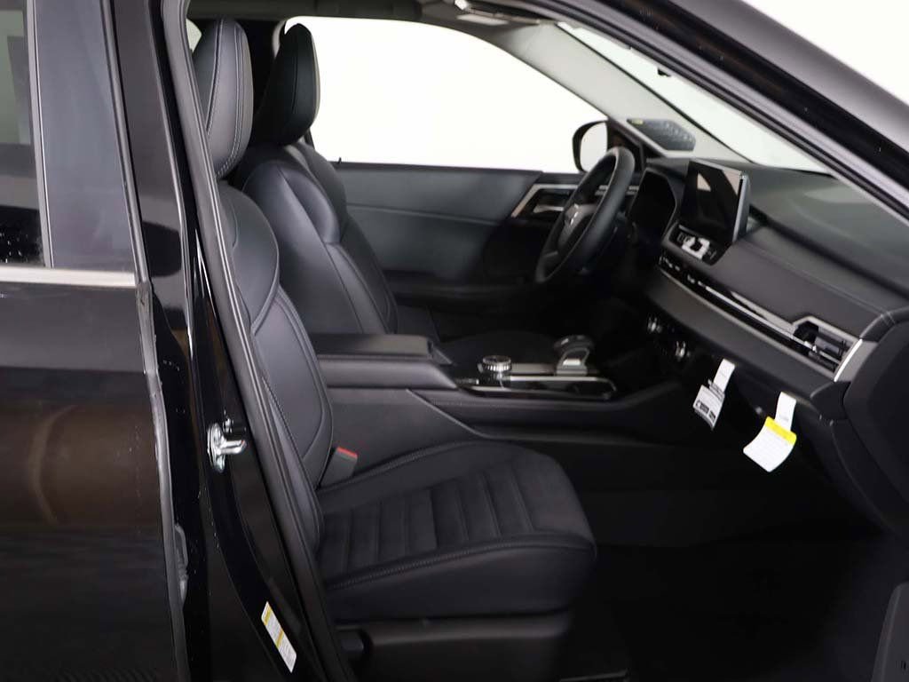 New 2026 Mitsubishi Outlander SE image 30