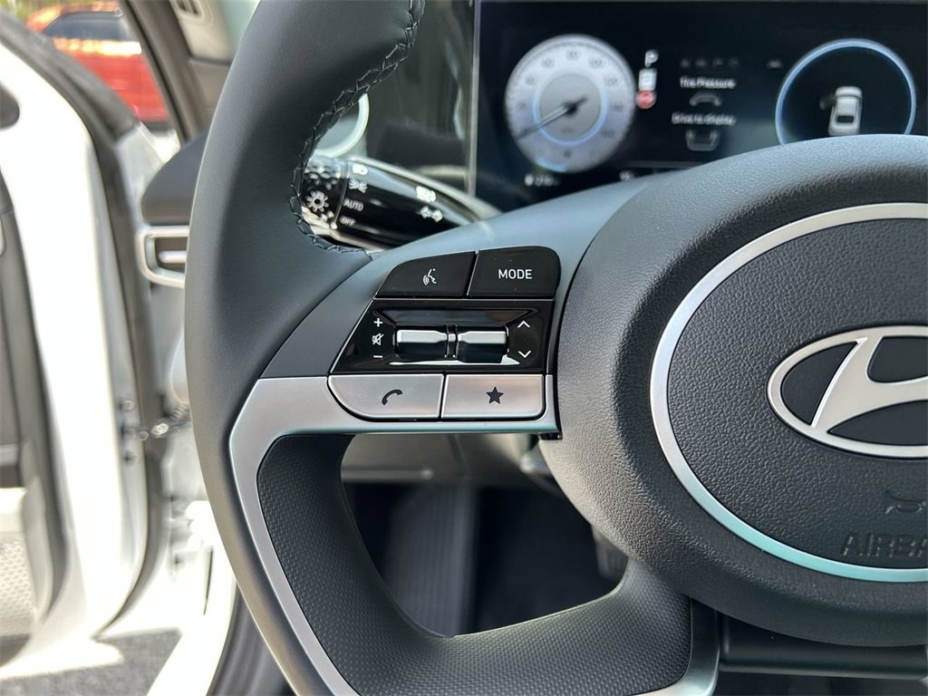 New 2025 Hyundai Elantra Limited image 28